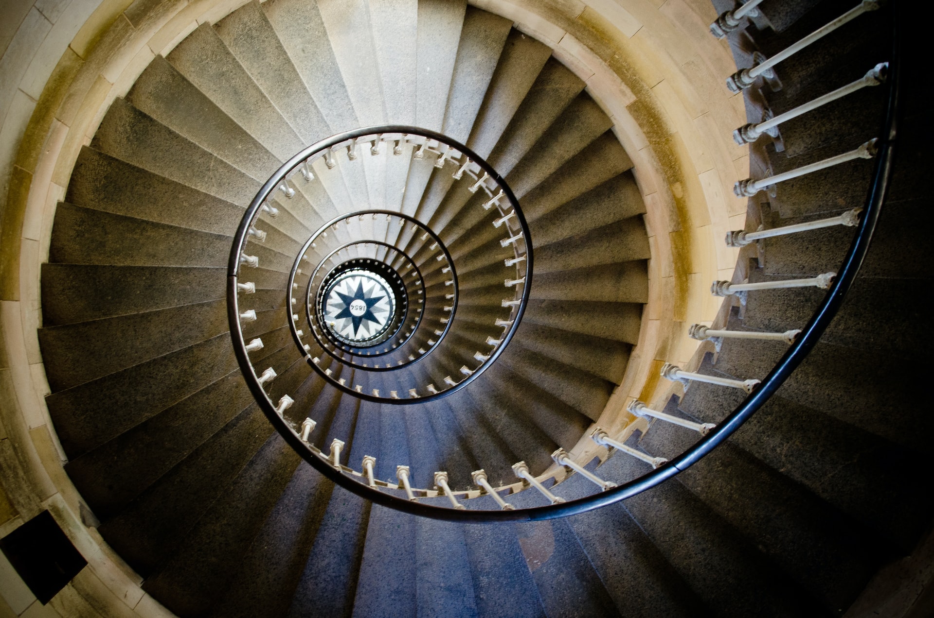 Décelez les mystère de l'escalier de Léonard de Vinci L'escalier hélicoïdal du château de Chambord
